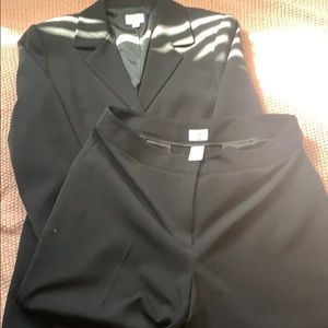 Gently used women’s two piece pant suit